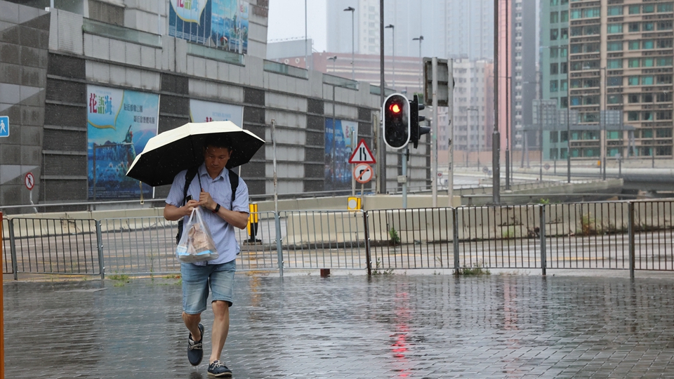 天文台20日晚上7時40分改發三號強風信號 預料會維持一段時間