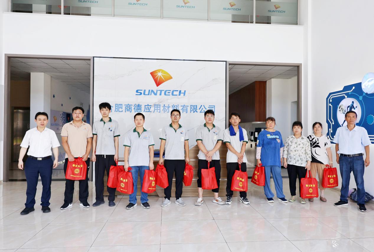 安巢經開區「夏送清涼」入企 情暖一線勞動者