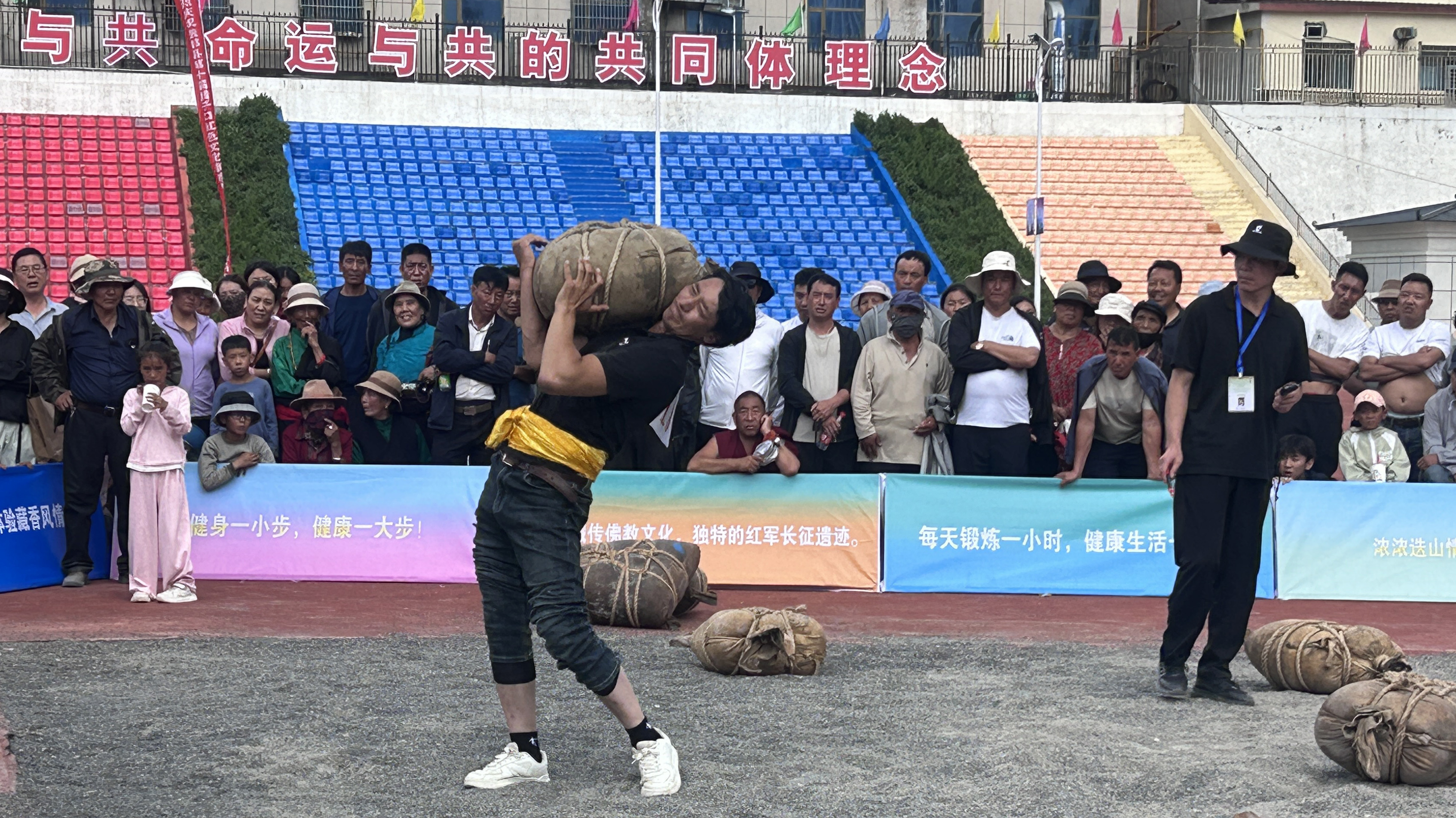 数百勇士逐鹿「臘子口杯」  安多大力士邀戰甘肅迭部