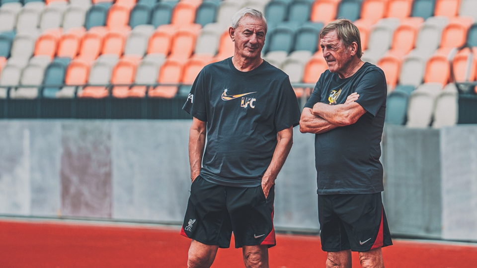 有片｜雙「殊」探班沙拿上前歡迎 利物浦三大射手喜相逢