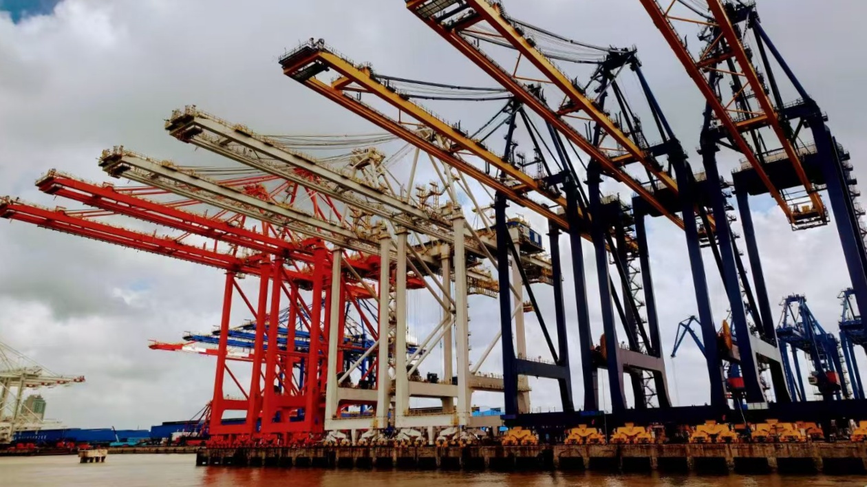 主動應對機遇挑戰  振華重工海外訂單同比超三成