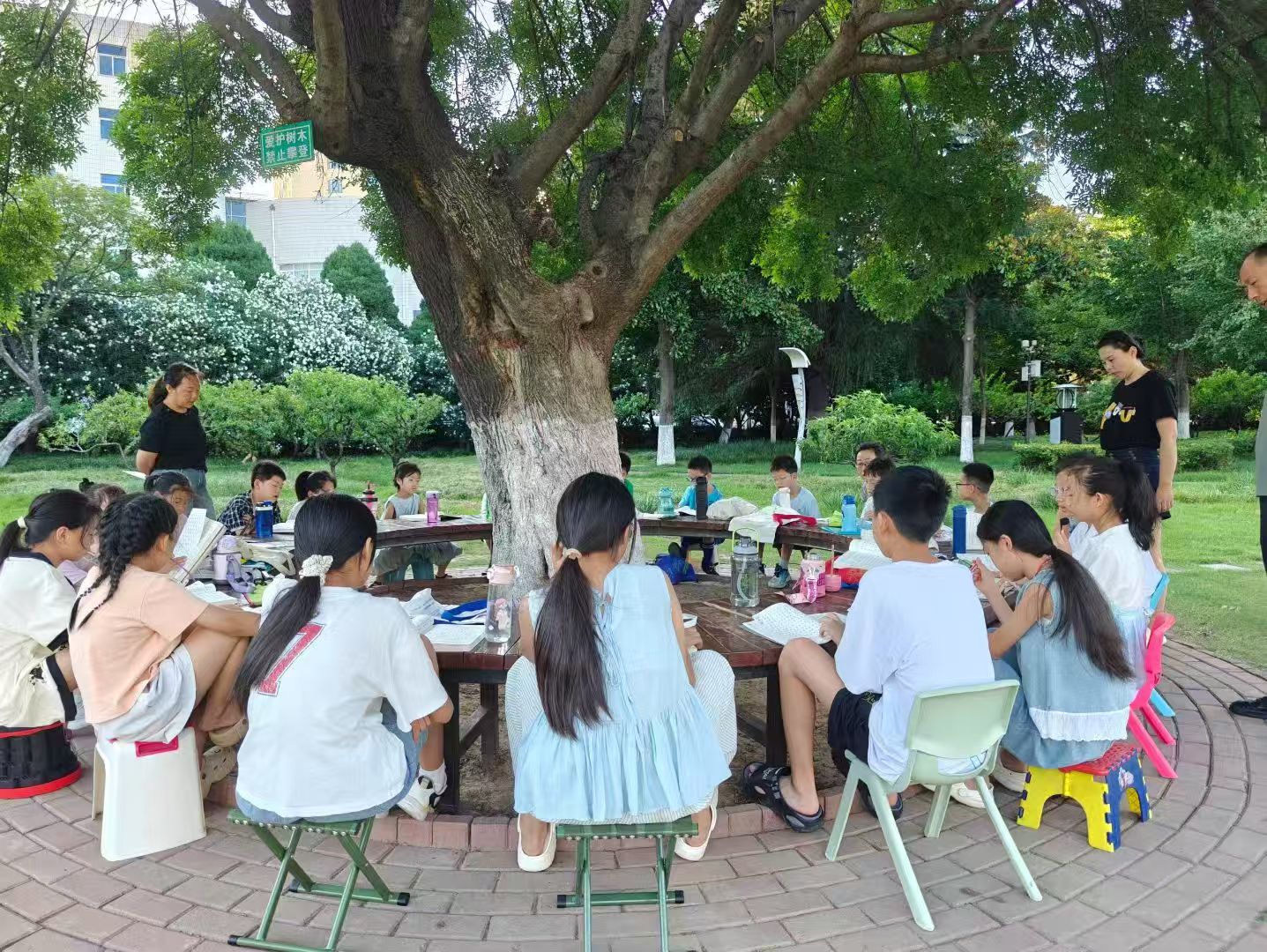 河南漯河：「圓桌議事」架起連心橋 社區治理出新招