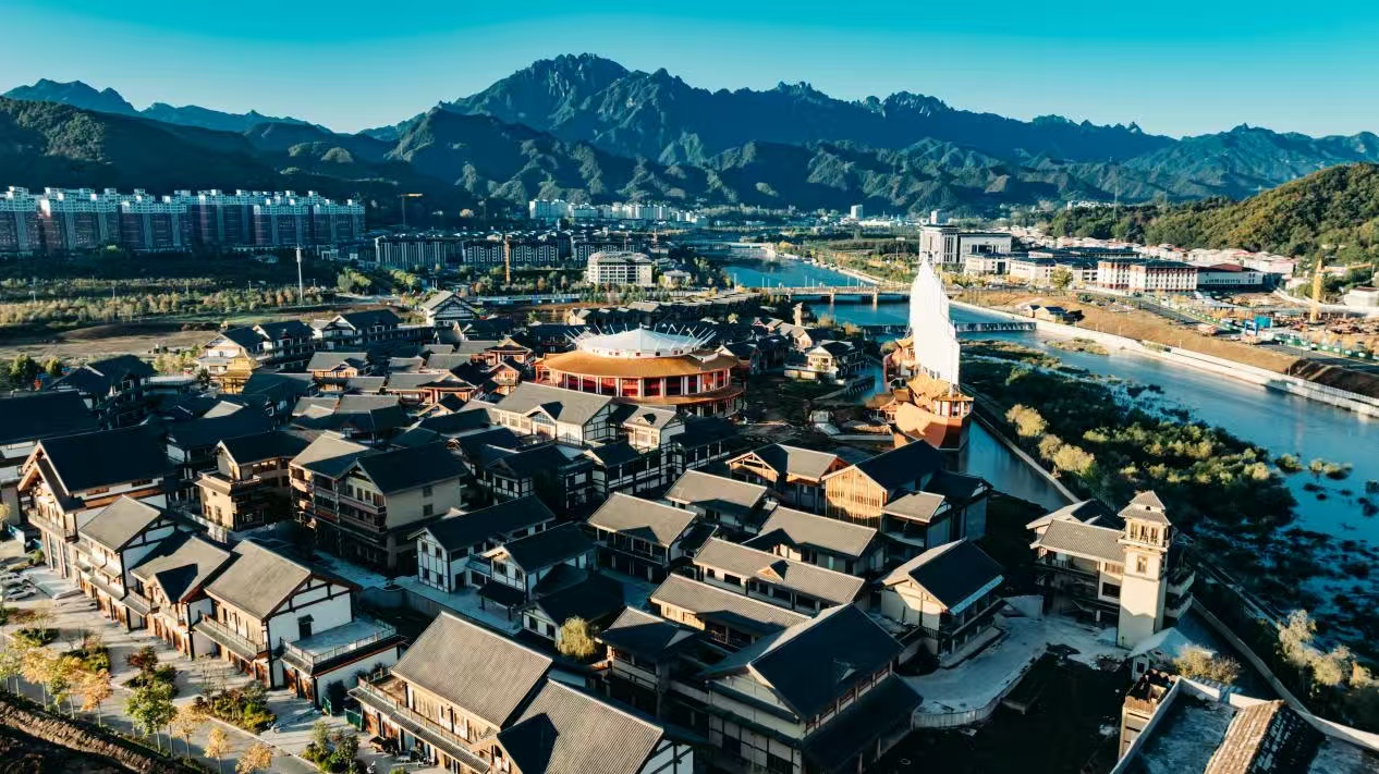 山水度假新模式 鸞州渡假日小鎮盛大啟幕