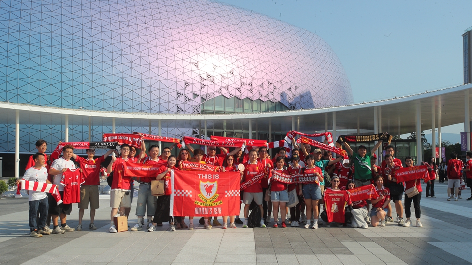 有片｜香港足球盛會2025 利物浦球迷啟德打卡留念