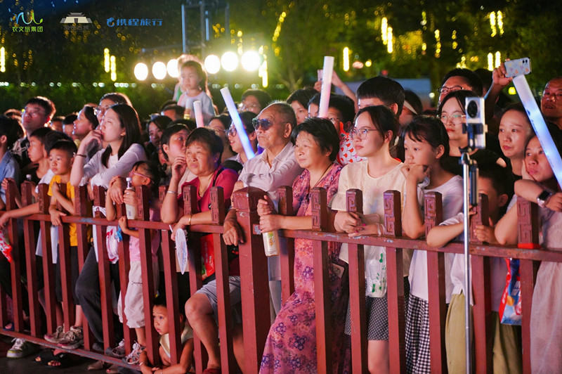 皖歙縣：徽州古城魚龍共舞 上演非遺「破壁狂歡」