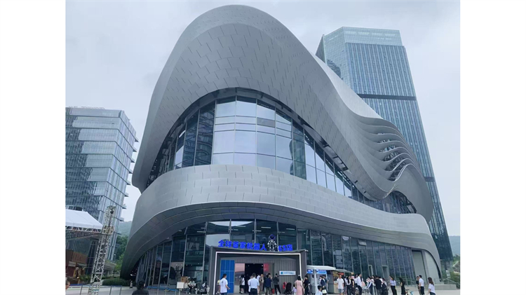 有片丨全球首家機器人6S店登陸深圳！展銷售後全場景體驗