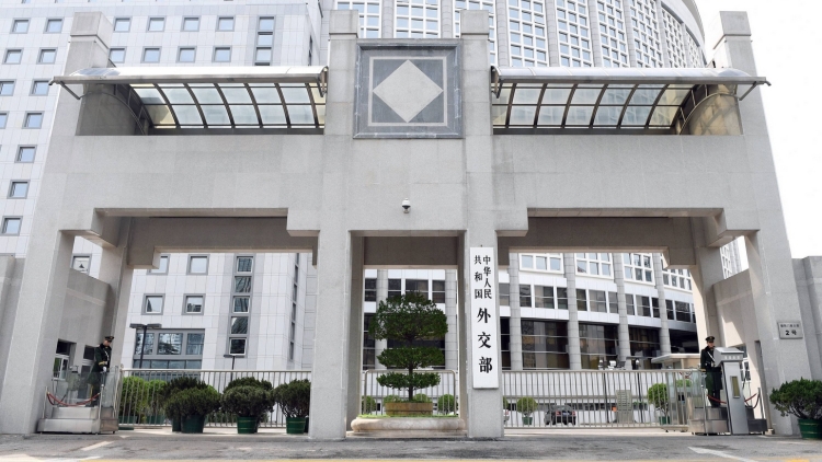 特朗普稱收到邀請可能將訪問中國？外交部回應