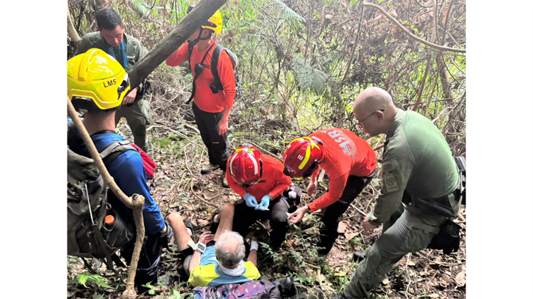 警方無人機結合定位系統 成功救回被困深山17小時七旬翁