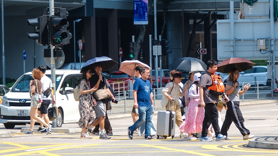 天氣酷熱 衞生署提醒市民預防高溫引發的熱痙攣中暑等疾病