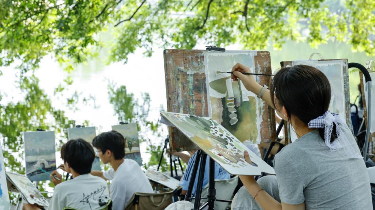 皖黟縣：「寫生+研學」 讓行走的課堂更精彩