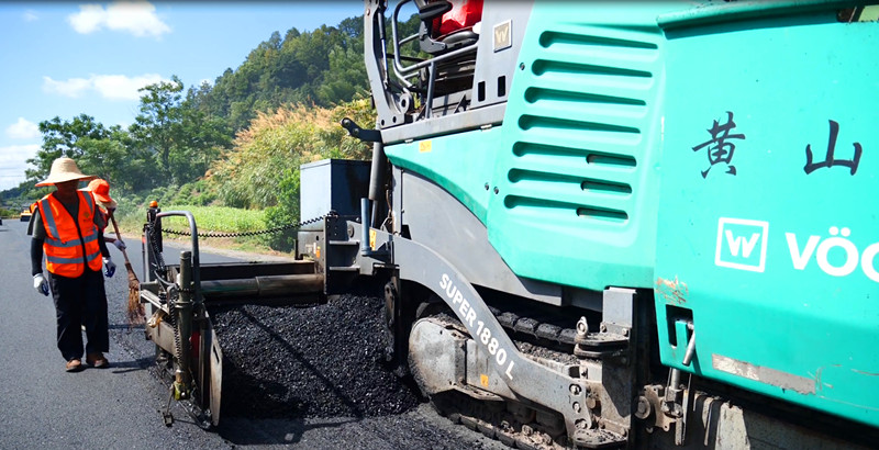  皖休寧公路：奮戰三伏天 守護平安行