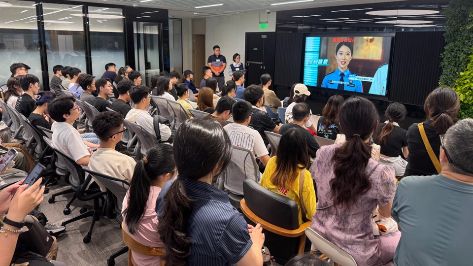 開學季警方推出雙軌防騙宣傳 助子女來港升學的內地家長識別電騙