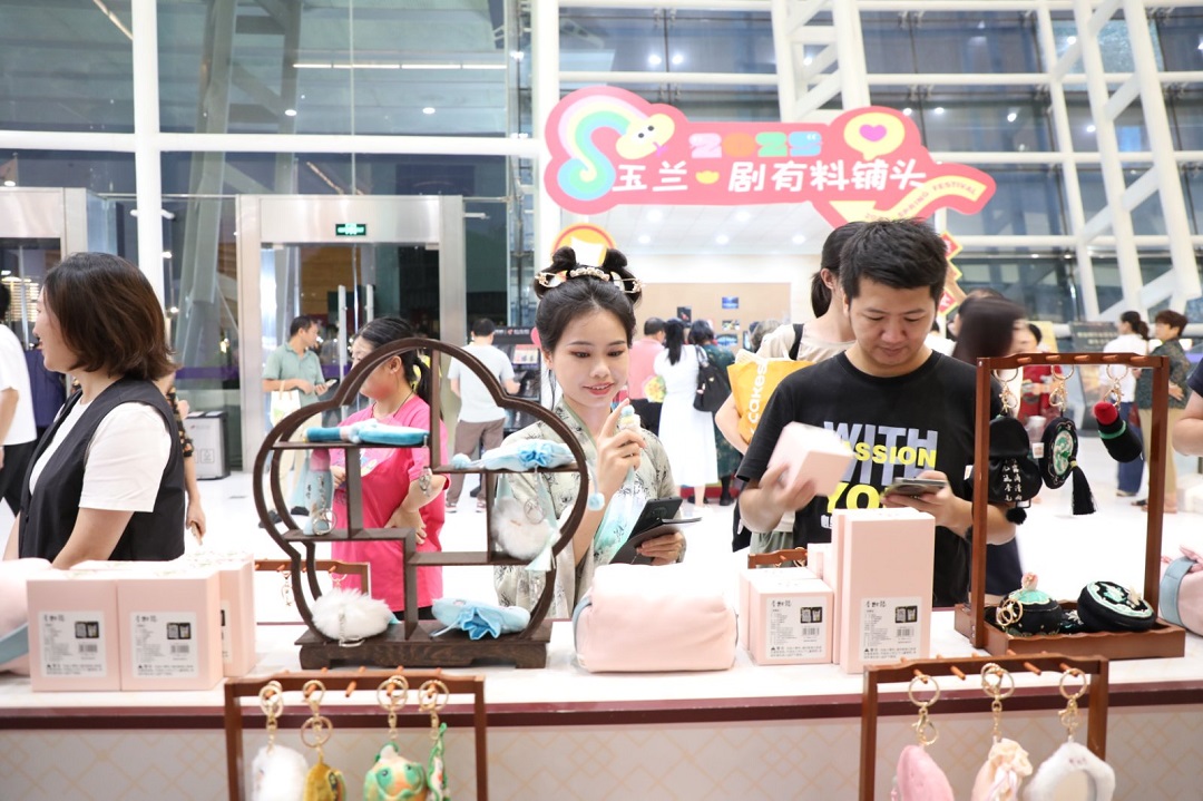 「莞香」+「粵劇」雙非遺演繹  《最是女兒香》掀觀劇熱潮 