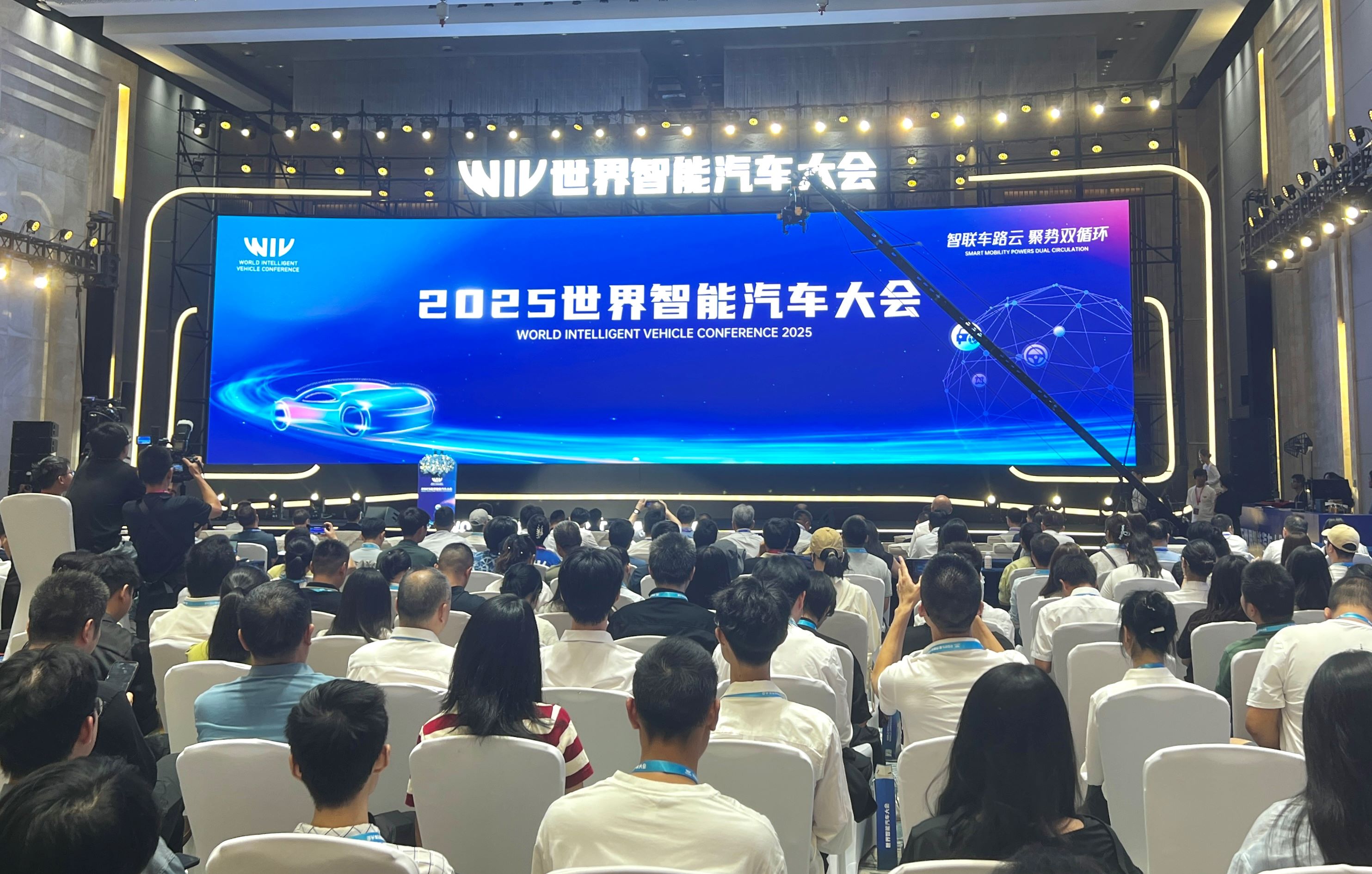 全球汽車領袖齊聚重慶共繪智駕新未來