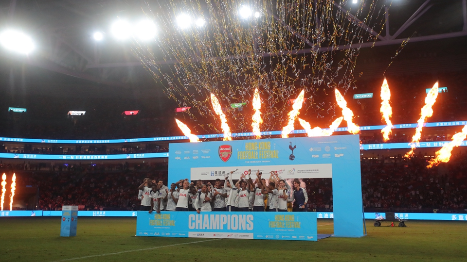有片｜香港足球盛會熱刺1:0贏阿仙奴 孫興民高舉健絡通盃