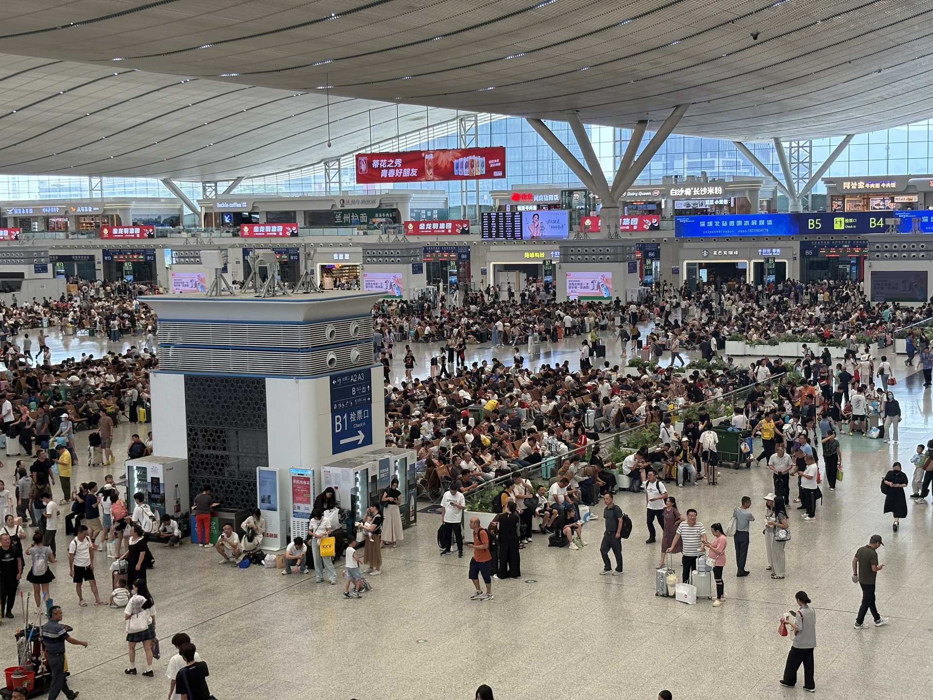 暑運過半 國鐵廣州局發送旅客超6000萬人次 