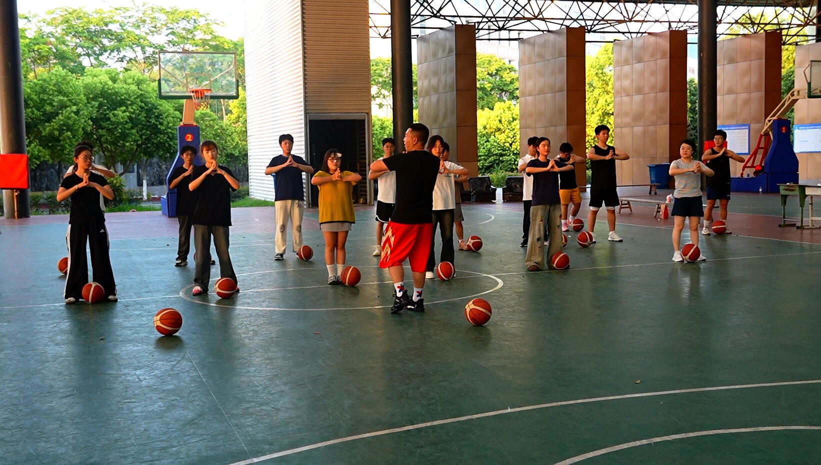 四川梓潼： 開設「青年夜校」籃球訓練營  助力全民健身