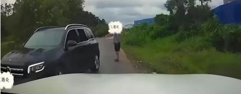 廣西防城港發布「會車遇奔馳女司機亮證逼迫讓道」事件調查結果 