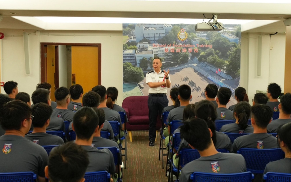 43名警隊學長計劃學員體驗當一日見習督察 周一鳴到場打氣