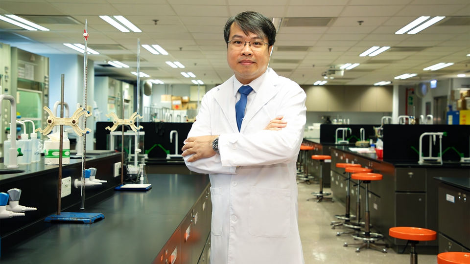 浸大領導研發多功能納米機械人 有效降解污染物及除菌