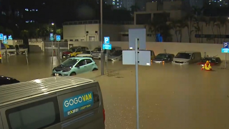 將軍澳敬賢里停車場水浸 渠務署「龍吸水」助清積水