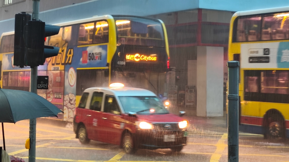 黑色暴雨警告信號現正生效 一文睇政府公共服務最新安排