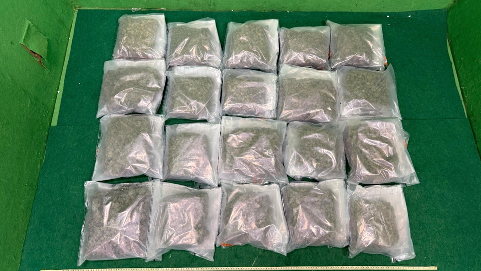 海關機場檢值400萬元 拘捕2名從曼谷抵港男旅客