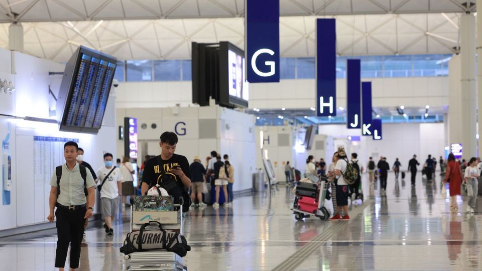 機管局：至少100航班延誤 2航班取消2航班轉飛其他機場