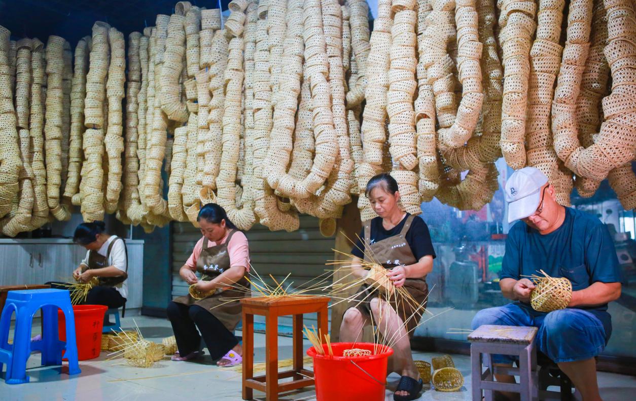 皖祁門縣：安茶竹簍「兜起」靈活就業