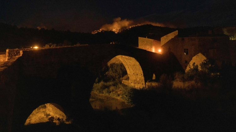 法國南部林火蔓延 過火面積達4500公頃