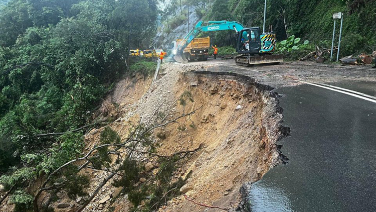 路政署：昨處理逾480宗各種個案 冀本周五重開新娘潭路一條行車線