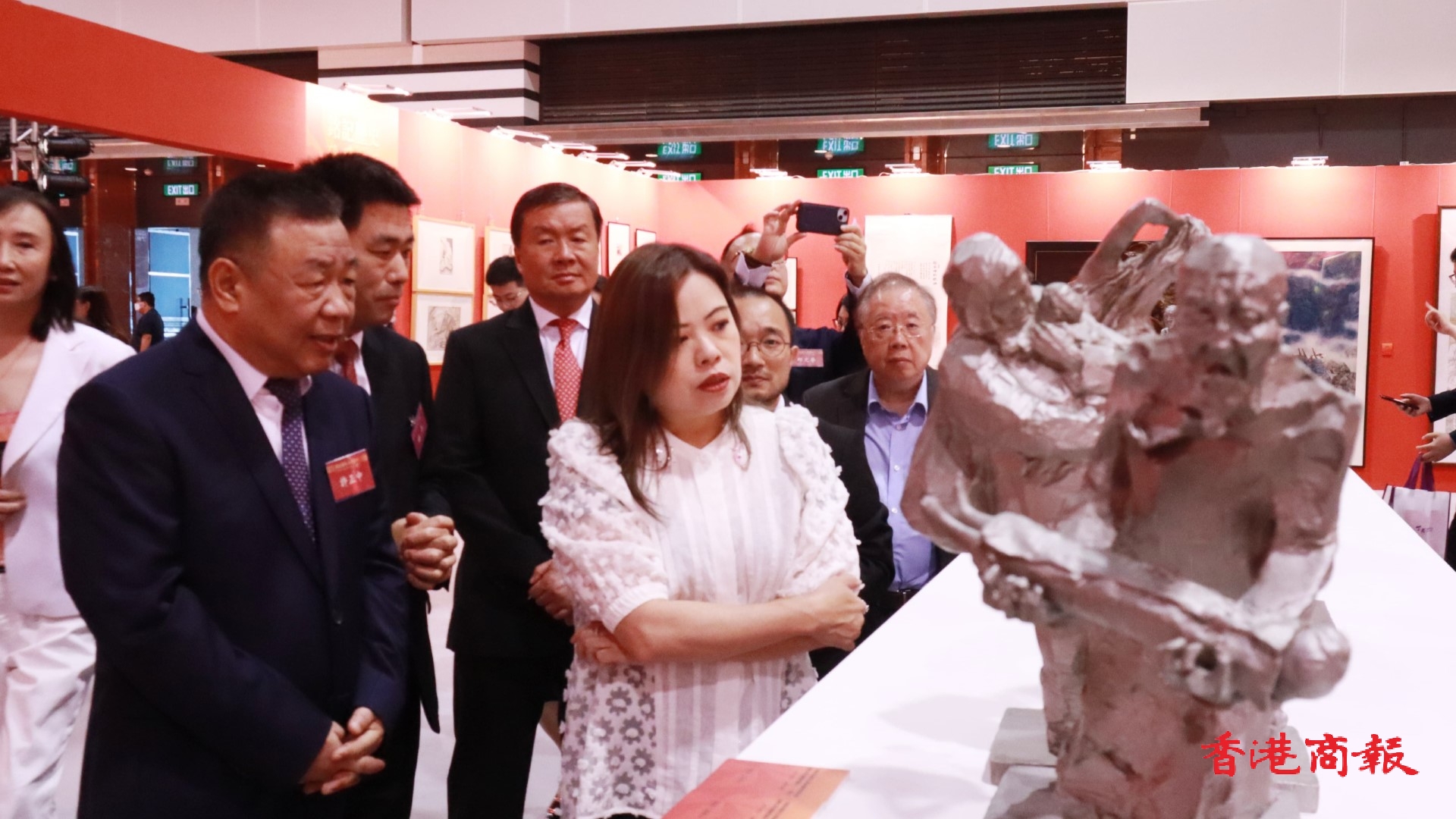 「銘記歷史 珍愛和平」名家名作展開幕 展出逾200幅作品 傳承抗戰歷史記憶