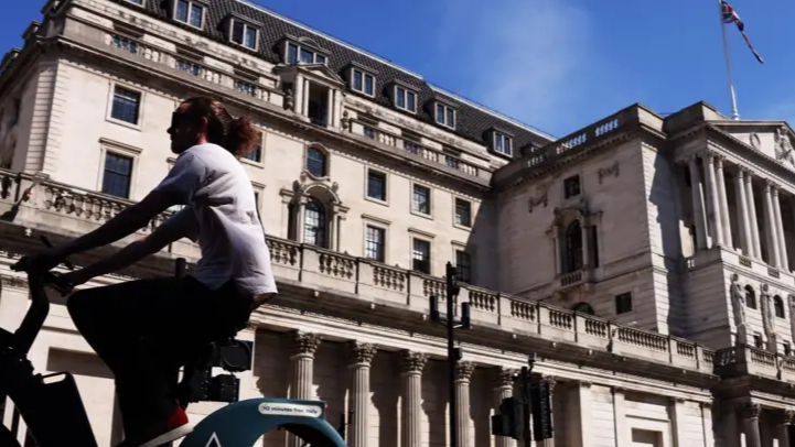 英國央行宣布下調基準利率25個基點至4%