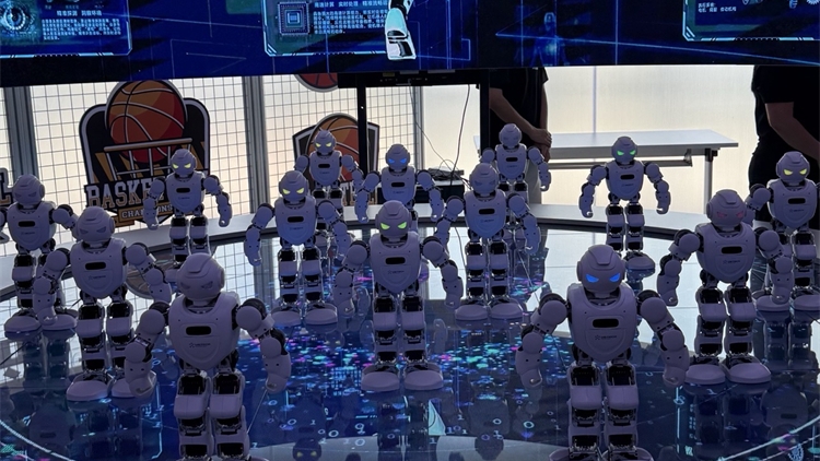 有片丨全球首家具身智能機器人4S店亮相北京亦莊