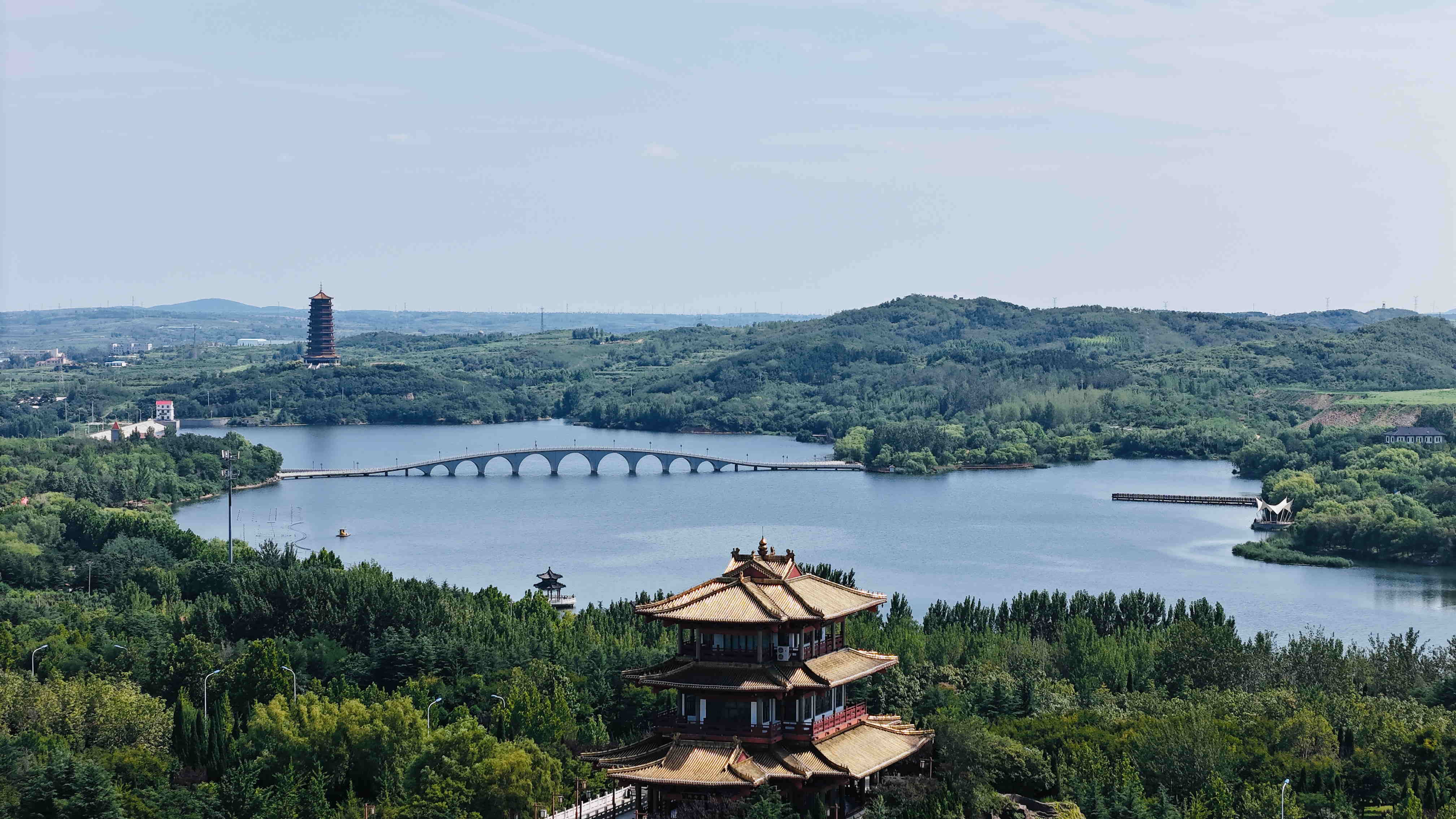 山東招遠：生態龍湖 秋景入畫