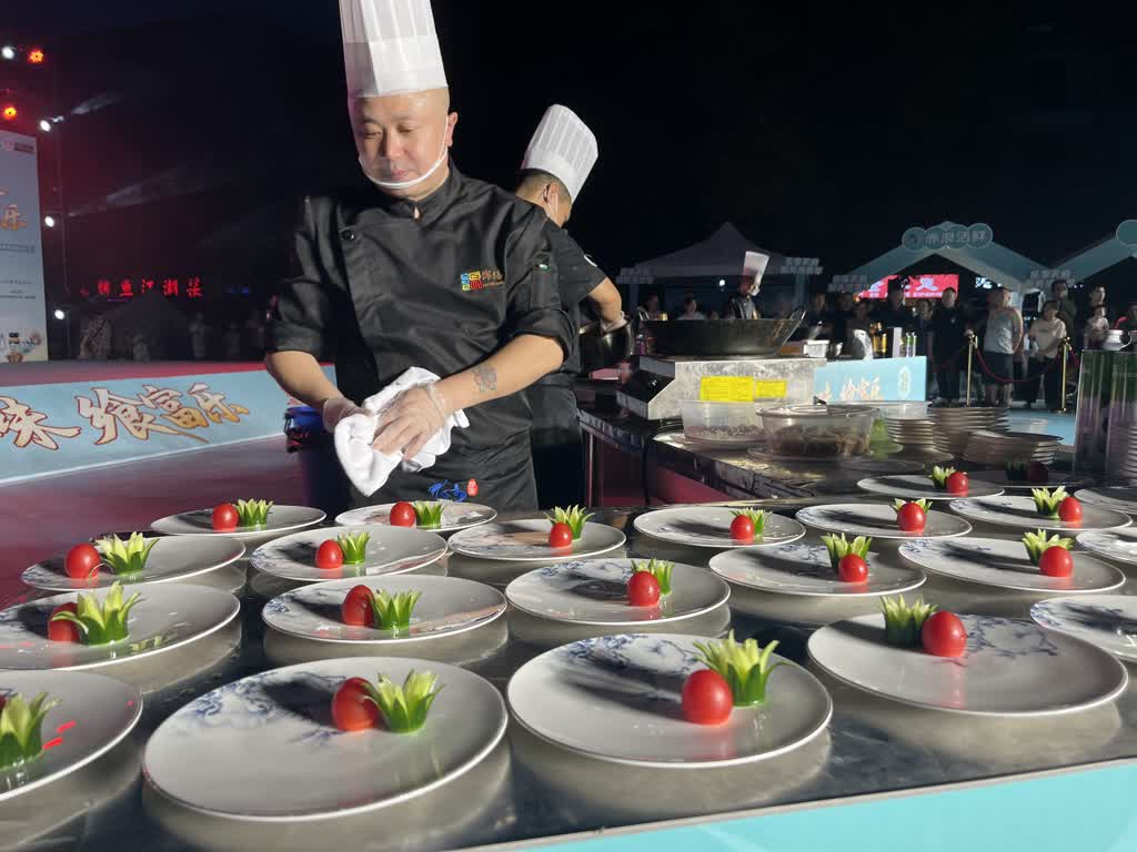 有片│「美食+電影」跨界   四川綿陽遊仙「夜經濟」新玩法吸睛更引流