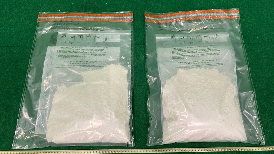 海關機場檢值240萬元懷疑可卡因 拘捕63歲女旅客