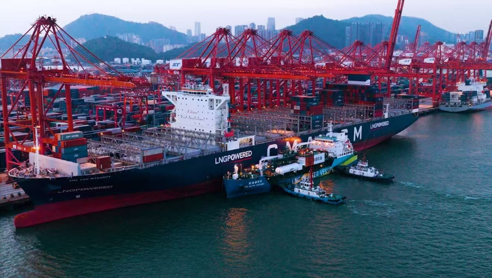 歷史性突破！深圳西部港區成功首試LNG加注