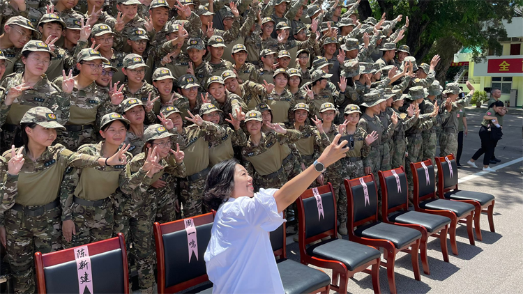 麥美娟出席軍事生活體驗營結業典禮 寄語青少年挑戰自我