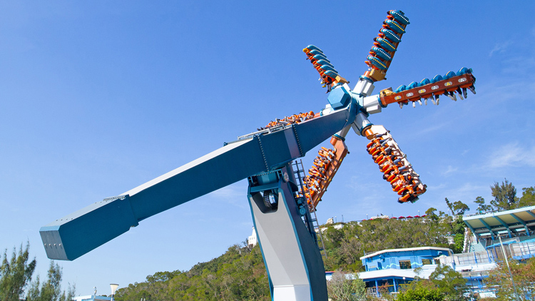 海洋公園「狂野龍捲風」疑出現故障停頓 至少17人被困高處