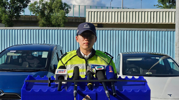 警方港島打擊白牌車 拘兩司涉非法取酬載客