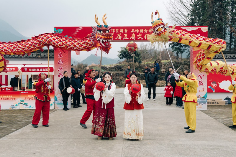 宏潭龍獅燈會創新傳承  皖黟縣非遺「火種」點亮振興路
