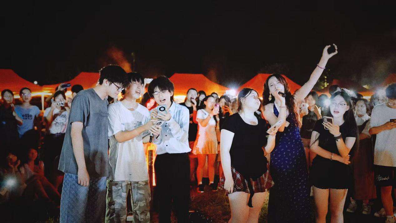 皖黟縣西遞鎮：「露天畫室」激盪青春之歌