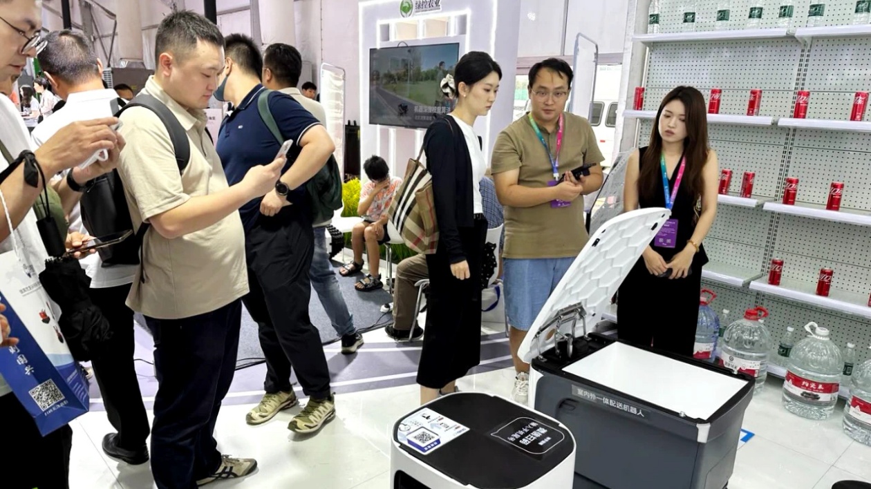 成都高新區多款具身智能產品亮相 2025世界機械人大會
