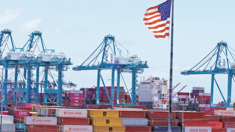 洛杉磯港7月吞吐量激增創新高 航運界警「假旺季」近尾聲