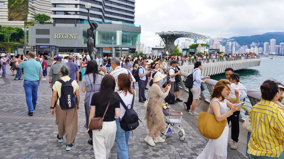 7月初步訪港旅客439萬人次 按年升12% 首7月2800萬人次訪港