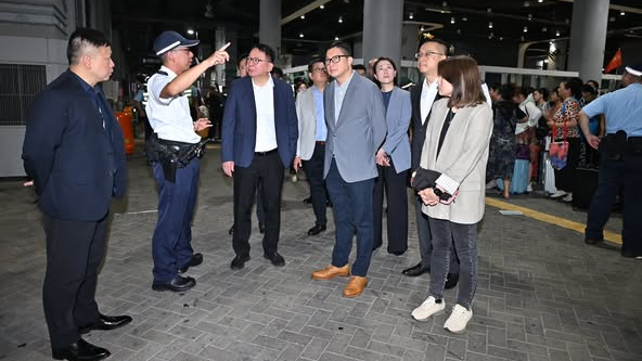 陳國基與鄧炳強視察香園圍口岸 確保通關流程暢順