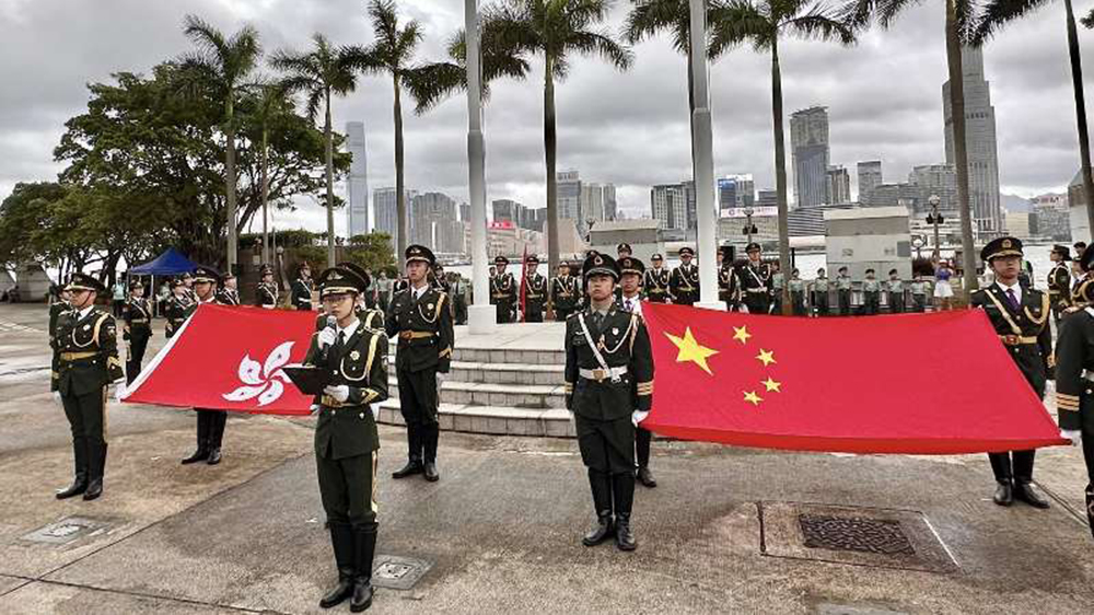 清華復旦與港青攜手共進 聯合主持升旗儀式