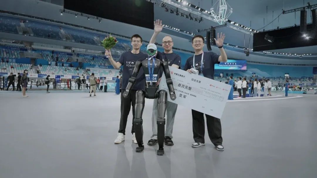 全球亞軍！深圳寶安這個機械人可實現「1秒彈射起身」