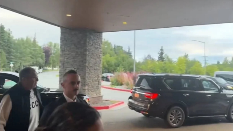 俄外長「蘇聯」衛衣引關注